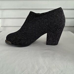 Joan Boyce Ankle Boot w/ Sparkle Detail Sz 10